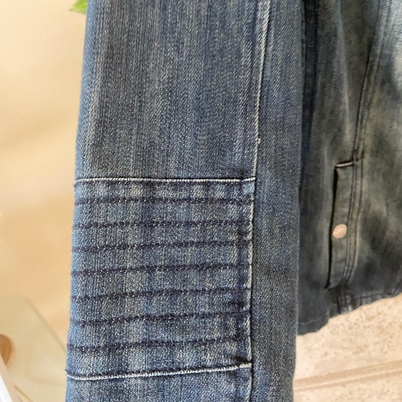 Guess motor jacket jeans style size L, dark wash, snaps, zipper great condition - Picture 4 of 7